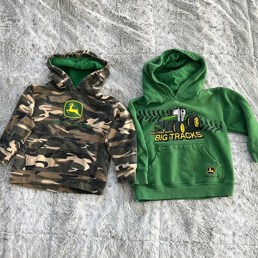 John Deere sweatshirts size 4 in boys